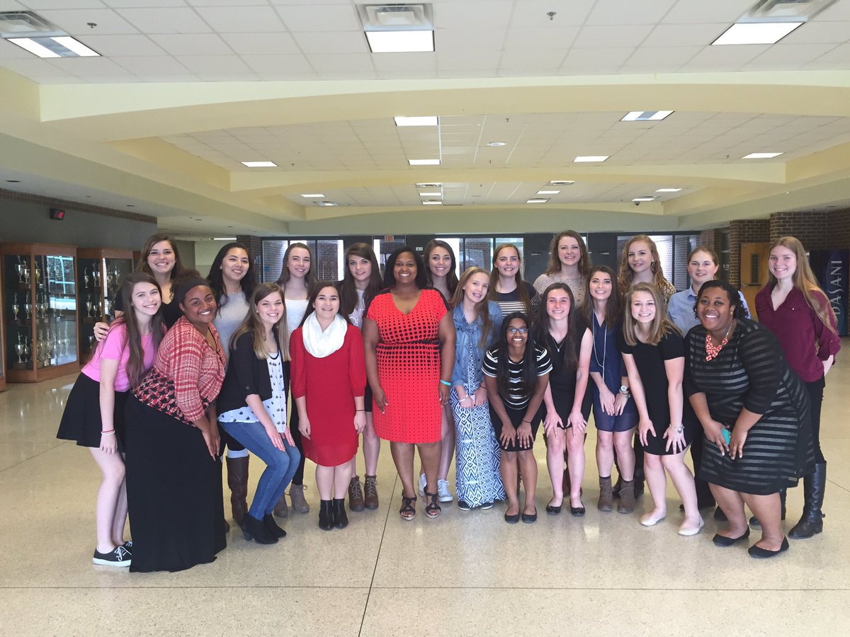 MsKim0824's tweet photo. Sad it's over, but couldn't be more proud of these ladies! Love you all! #oneseasondown #amilliontogo #BrutonHS πβΎοΈπ https://t.co/biHlFRfZuM