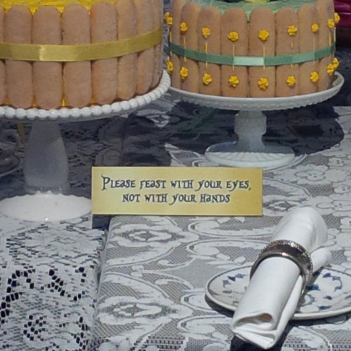 RuthMcNulty1969's tweet photo. Alice Through the Looking Glass pop-up location! Fun! #aliceonqueen #winwithtime https://t.co/7nnKa1TqVQ