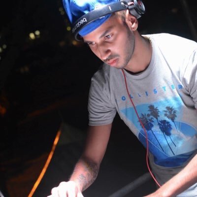 IceBoxEnt's tweet photo. Bringing the weekend club vibes to the water, @smallz_tt is ready to make you jump
#SuitsSummer @IceBoxEnt #Trinidad https://t.co/6sqjQl0Qg4