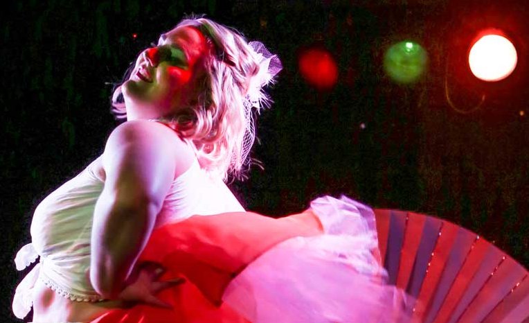 Kamloops’ own burlesque. Teaching the art of striptease: typerag.ca/kamloops-burle… #Kamloops