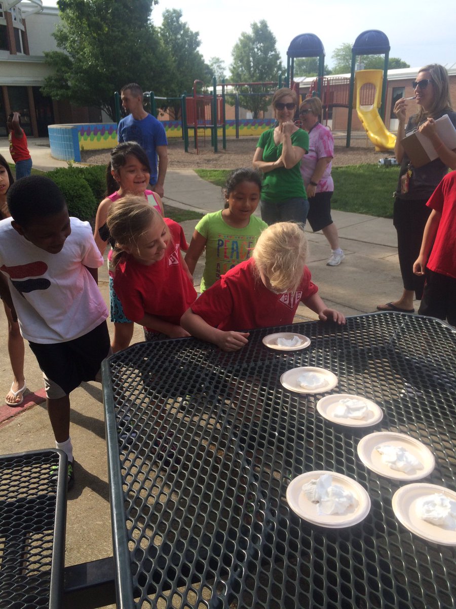 MrsAdams2ndGr's tweet photo. Whipped cream bubble gum challenge and baby food challenge #lastdayfun #messychildren #bhetraditions https://t.co/5POfL0uEfX