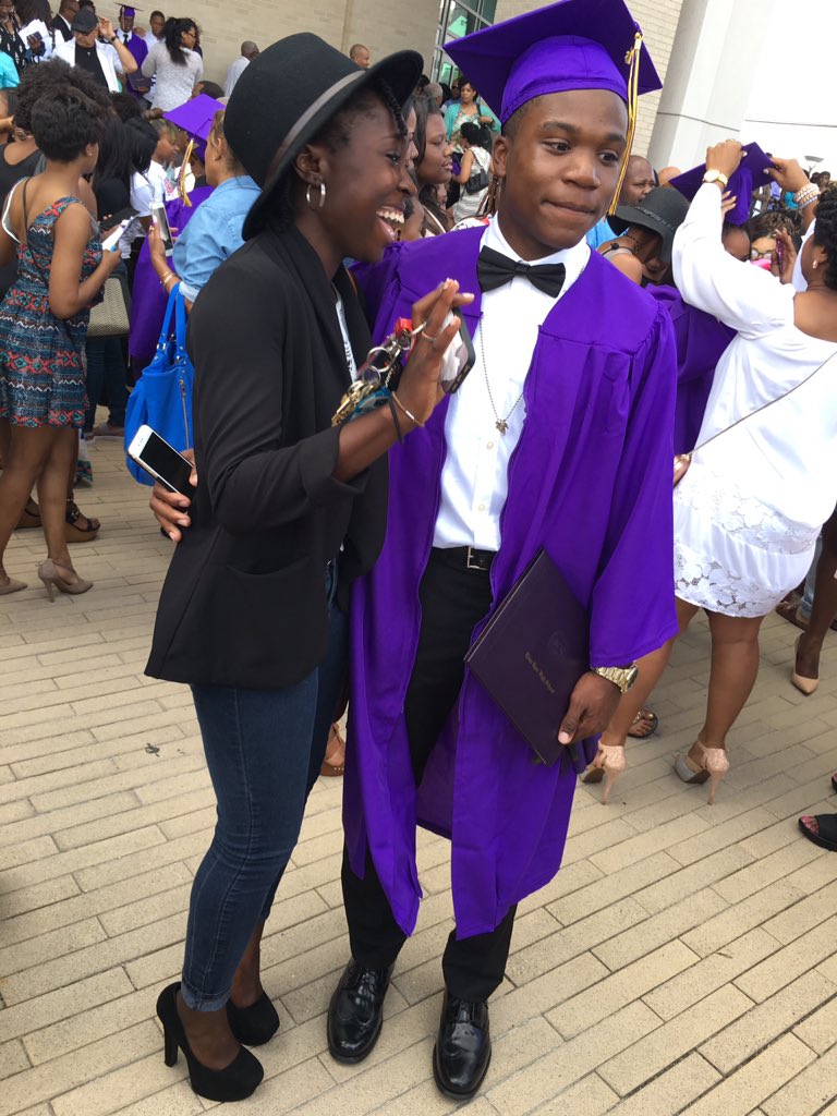 lifeaslaaaa's tweet photo. Congrats lil bro , you made your big sister proud 😛🤘🏾#KarrAlumni 💜💛 @MalikShaheer12 https://t.co/v4IwL1e528