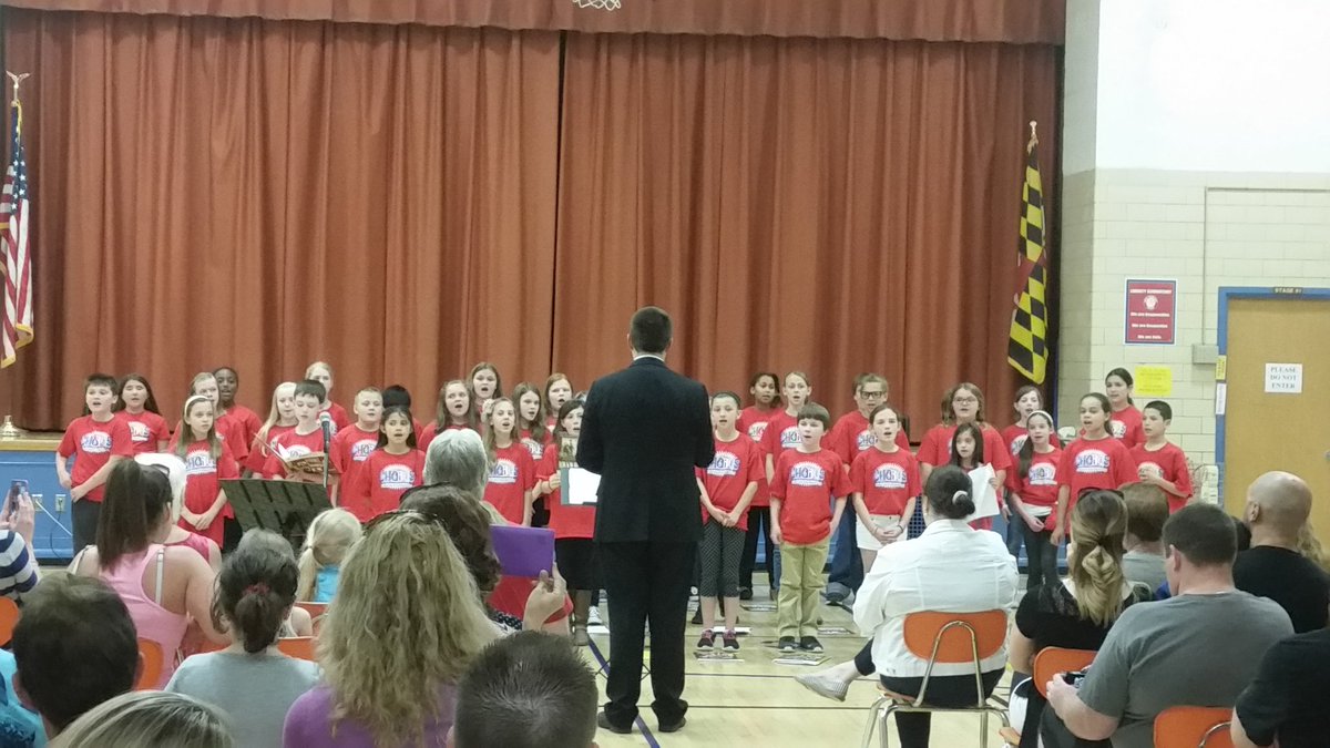 ssuzemuze's tweet photo. Liberty ES'S Chorus sings a beautiful rendition of "Fairest Lady" at their concert tonight @MrLind_Music #weareVPA https://t.co/tsujiQtV2W