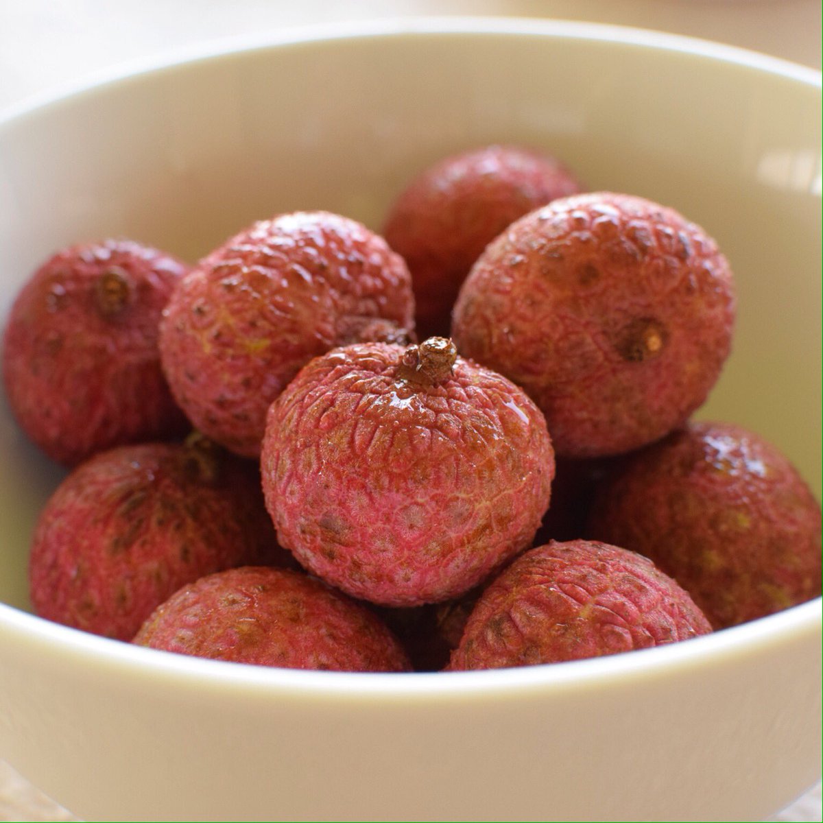 ChefKevinLeeHI's tweet photo. Lychee from the farmer's market #FamilyVacation https://t.co/2cQy1zB6eN