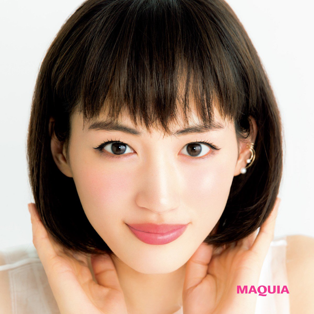 Twitter 上的 マキア編集部 マキア7月号の表紙 綾瀬はるかさんのボブに目がクギヅケ 映画 高台家の人々 で綾瀬 さんが演じたヒロイン 木絵ちゃんボブを再現しました カバーメイク ぜひお試しを T Co 7j8ynxduwe T Co I9dtdy7ubr Twitter