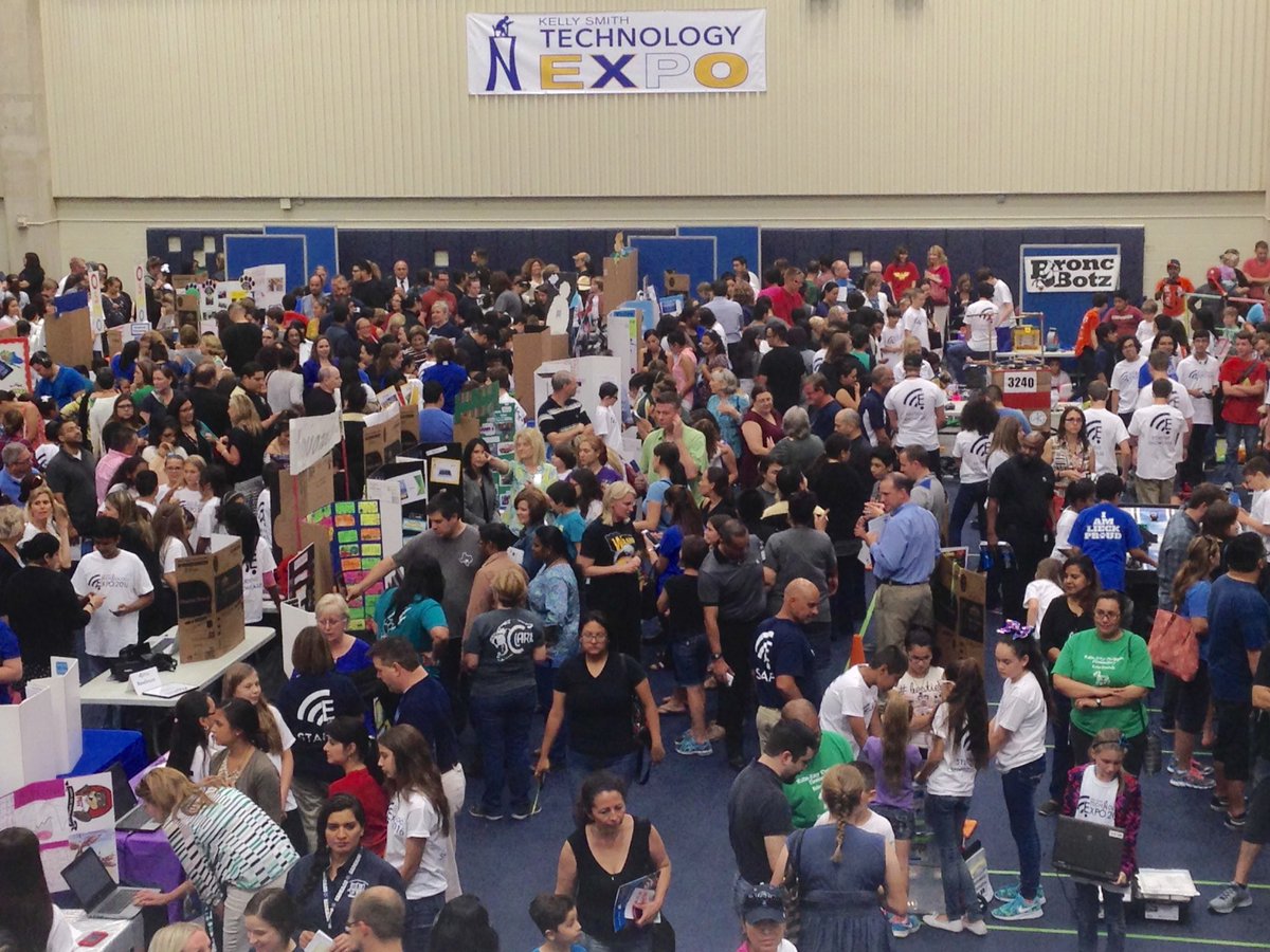 maryemcbeth's tweet photo. What a fun tech evening at Northside Tech Expo 2016!  #nisdtechexpo https://t.co/LqCmmaSZw0