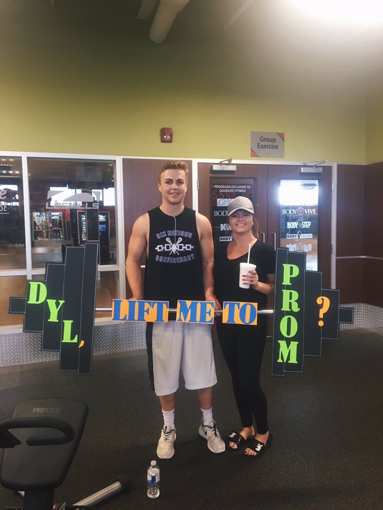 ahsprom2016's tweet photo. It would be DUMB-bell to say no to a promposal like this 🏋🏼💥🎉 @liv_johnstone98 https://t.co/eg1xLlbGC2