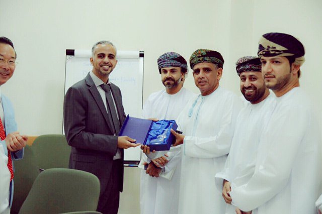 tadafur's tweet photo. مؤسسة #تضافر و معهد #GePeG الكوري يقدمان نموذج الحكومة 4.0 لنخبة من المسؤولين بشؤون البلاط السلطاني ب #عمان #oman https://t.co/gSAARLNVug