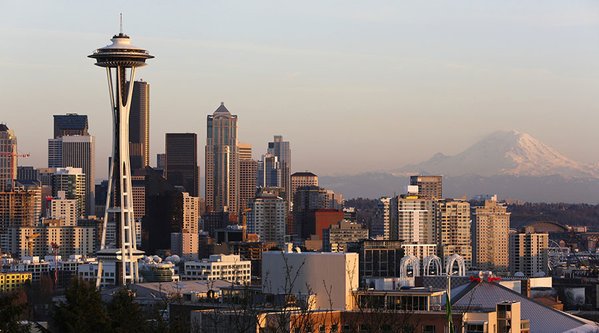 wearehash's tweet photo. The city of Seattle loses power. #SeattlePowerOutage https://t.co/fPi3d30doW https://t.co/enoTQUtVyD