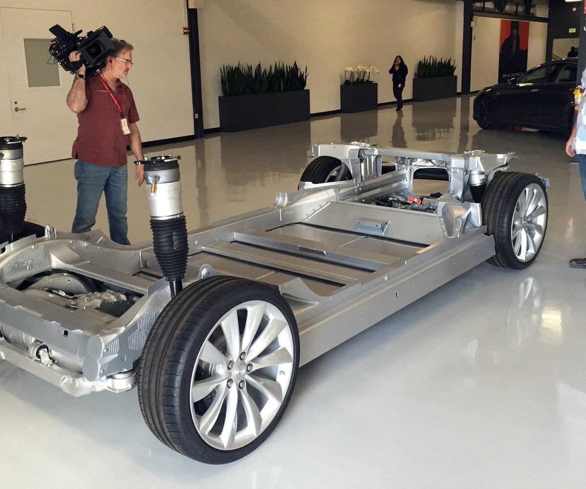 Pogue's tweet image. (2nd try…) Here’s the chassis and complete drivetrain of a Tesla S. 1200 pounds of batteries are under the floor!