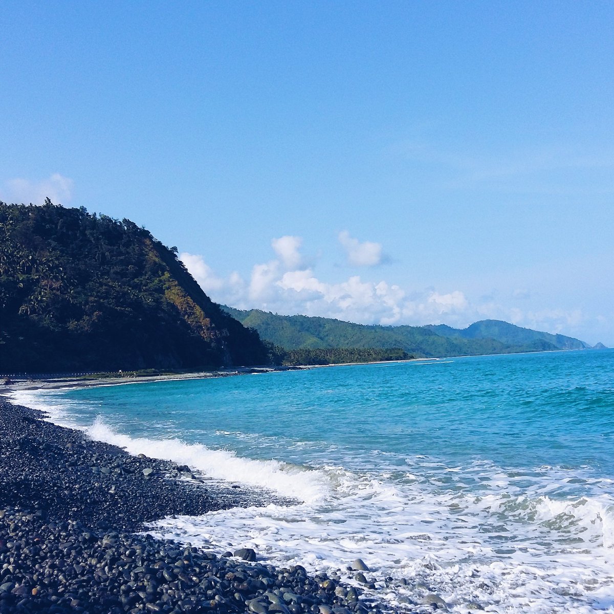 Take me here 💙🌊 #beachlife #oceanminded #travelblog #exploreasia #travelblogger #mytinyatlas #filipinablogger #blue