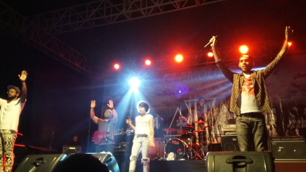 RajanyaEvent's tweet photo. Wohoo, ini dia Gueststar pertama Pensi SMK Sahid,  DEKAT di Gor Popki Cibubur, So guys mampir kesini yuk! #glamour_4 https://t.co/vSp3RlgP5G