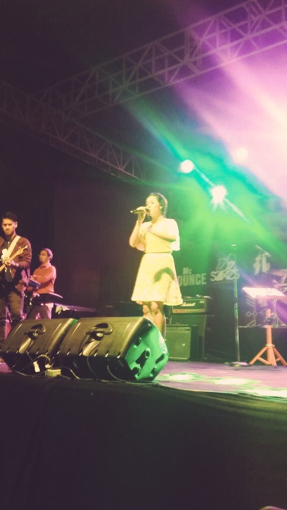 RajanyaEvent's tweet photo. Dan ini dia, SMK Sahid dengan bangga mempersembahkan 'RAISA' di Pensi dengan tema Glamour Sparktacular!! @raisa6690 https://t.co/rRM5fmaJJ1