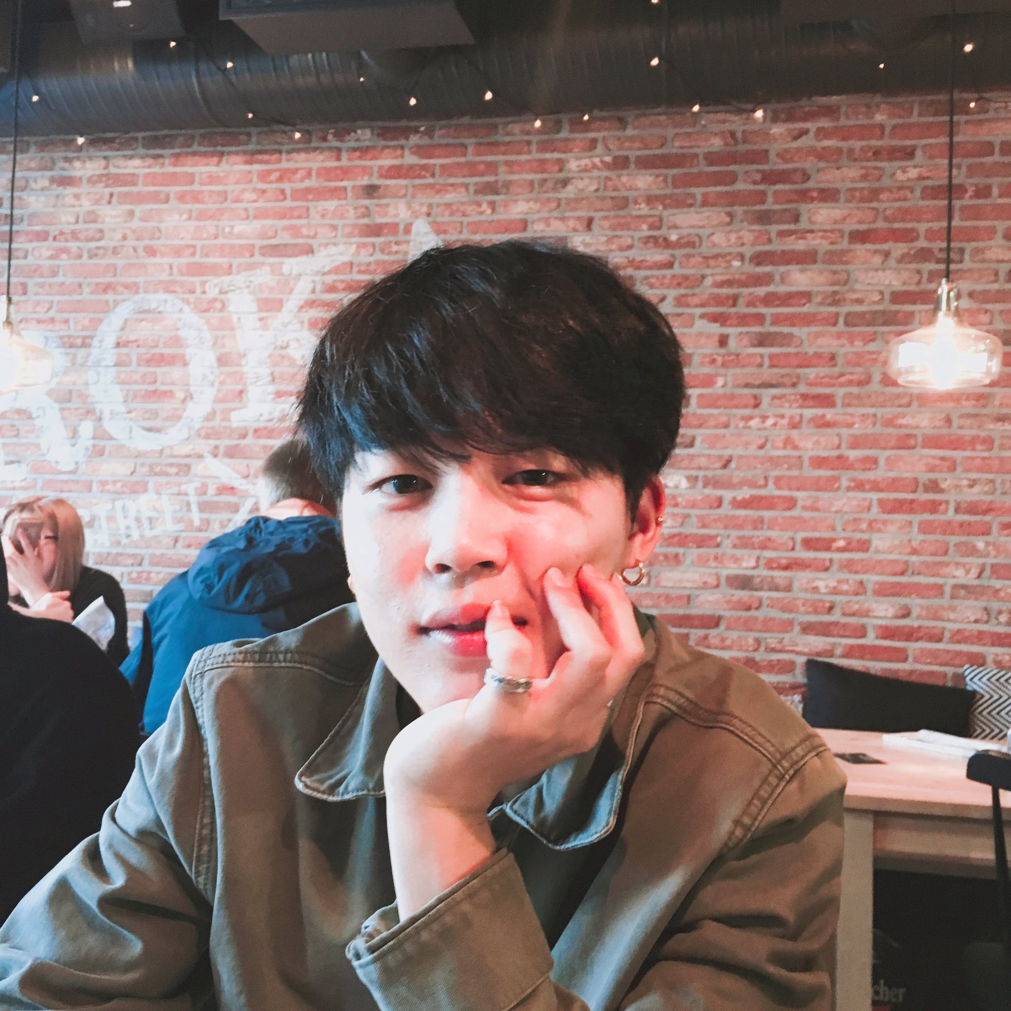 CjW1rztUoAANCBp?format=jpg&name=orig