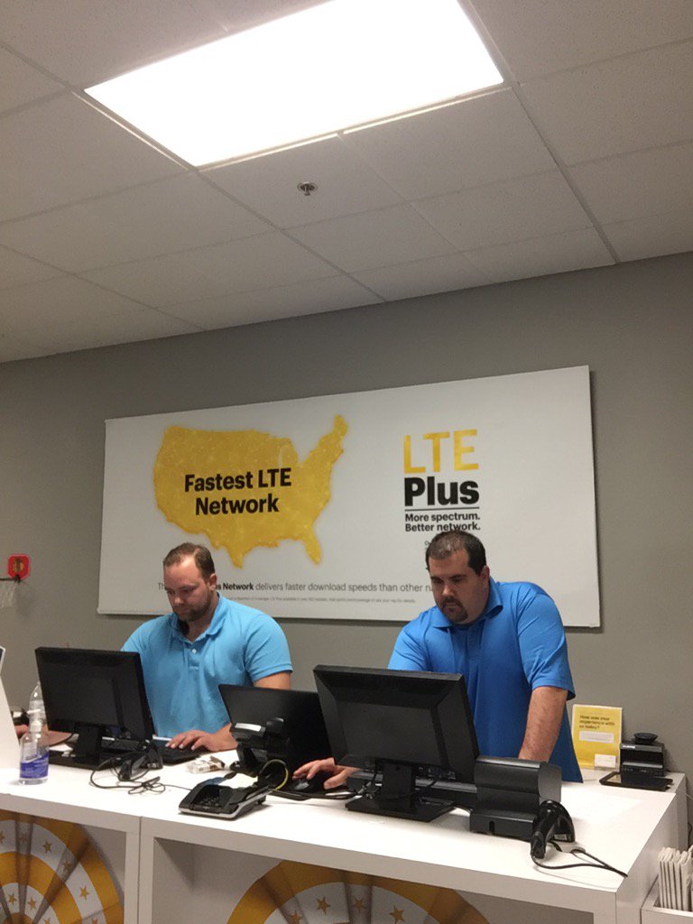 TheRealDanDubya's tweet photo. Near midnight but we are still closing this BIZ Deal. @wl_byoung @Pkushn @WL_GreatLakes @DGoudzwaard https://t.co/otUwG6Zp5F