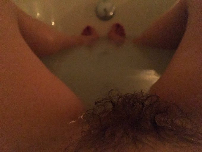 Bush soaking then Good night Lovers ???????☄ https://t.co/NBg6bF9arl