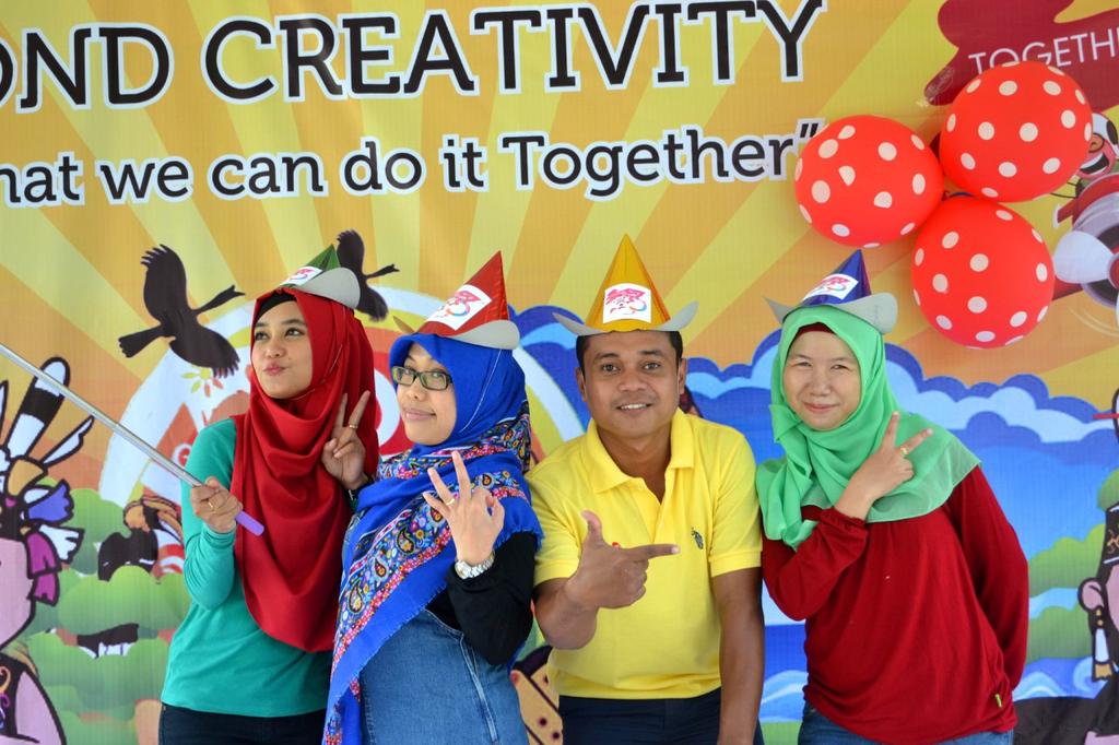dinadhindong's tweet photo. Happy b'day @MetraDigital #wecan https://t.co/PVD1hehyth