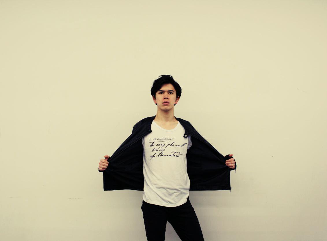 『Dream Box』キャラクター紹介！
第６弾！！
藍 実成～ジョー
男の中の男だが、実は臆病者。そして、純である。正義感は誰よりもある！！

その役作りの濃さ、細かさに注目して見てください！お待ちしております！