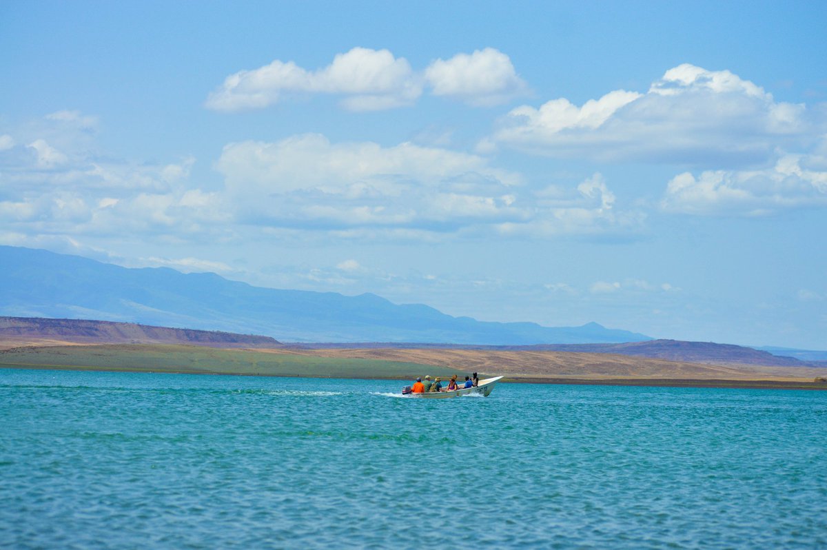 Canduh_'s tweet photo. Motor Boat ride  in Lake Turkana . The views are stunning 😍 #TwendeUshago https://t.co/JF8lbwESL5