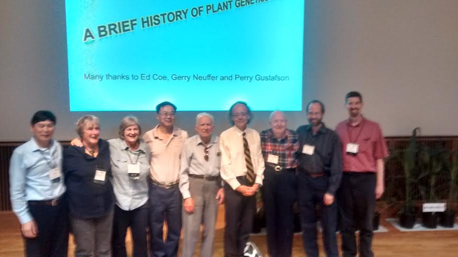 Sunil_KumarKR's tweet photo. #IPG2016 Plant Heterosis Meeting....Picture of plant genetics stalwarts Drs Coe, Neuffer, Birchler and others https://t.co/CGakF30w0Y