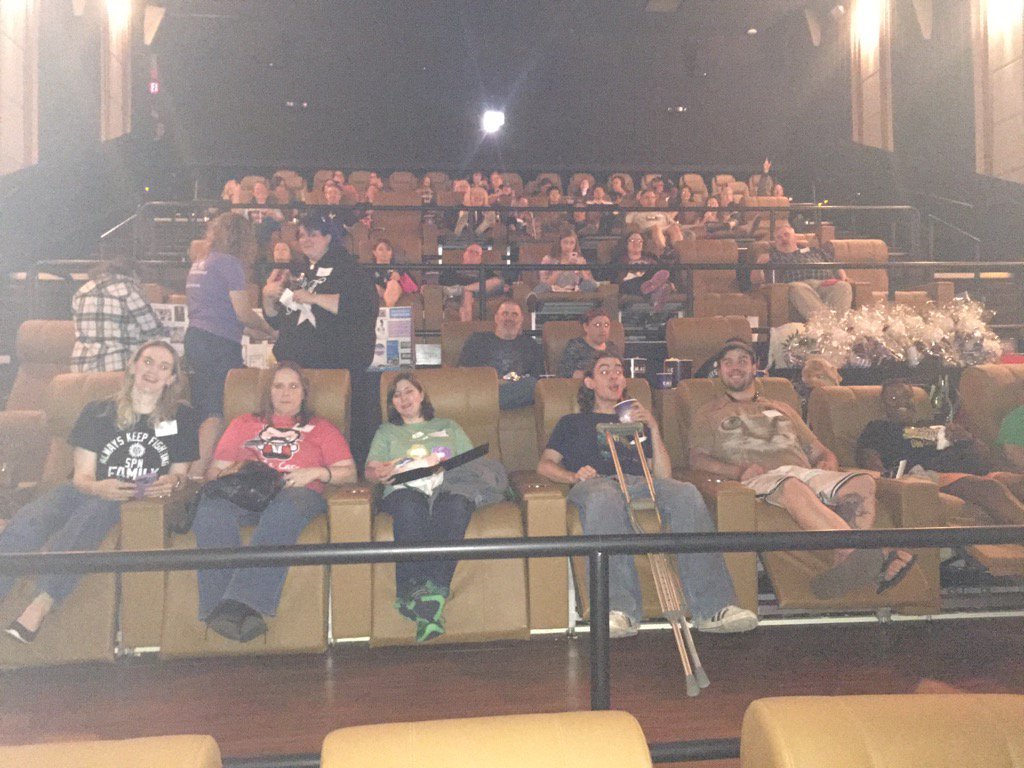 SupportSPN's tweet photo. We're ready!!!!!! #SPNFamily #WomenandMenofLetters #FinaleWatchParty https://t.co/xKFesrEzxl