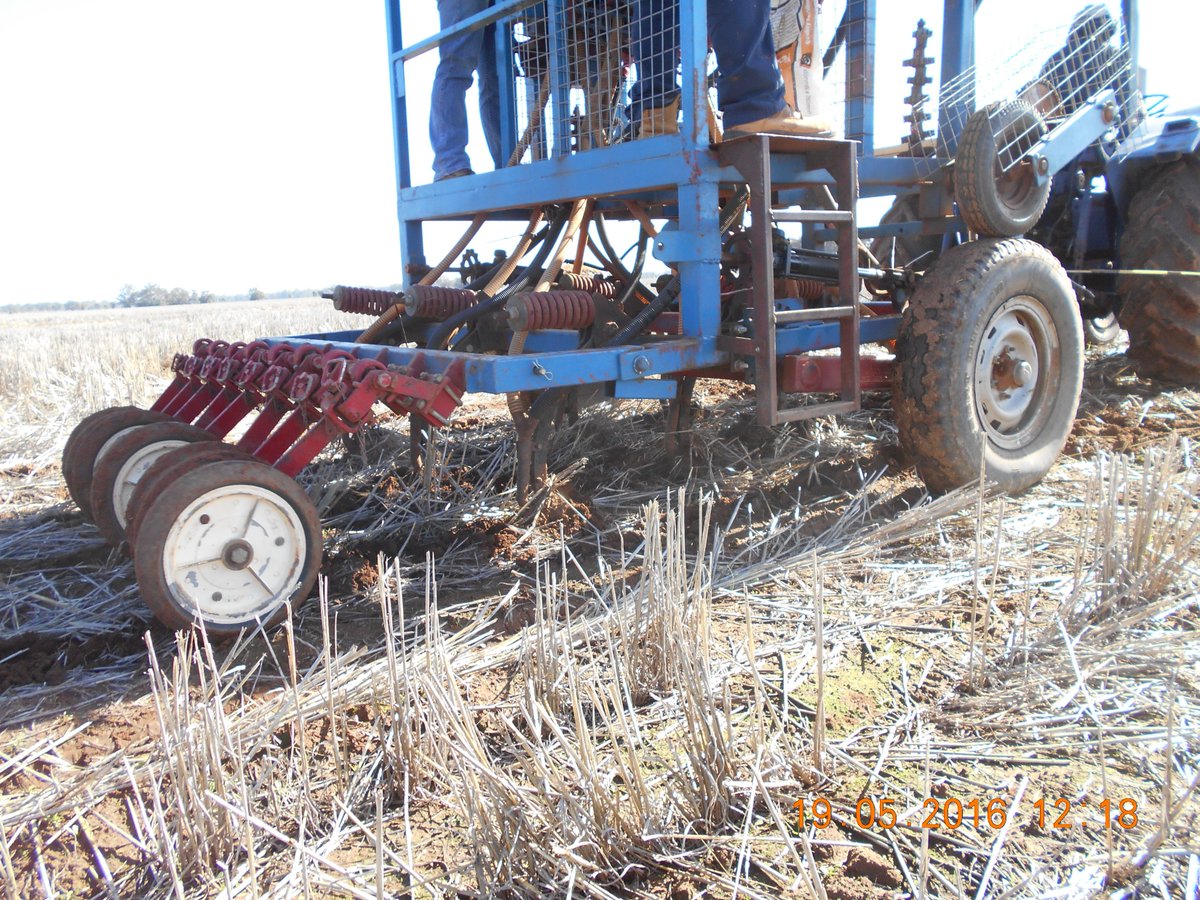 CWFS_Condo's tweet photo. Last weeks sowing at Tullamore went into great moisture #CWFSstubble #ausag #farming https://t.co/R4S1hwU0v7