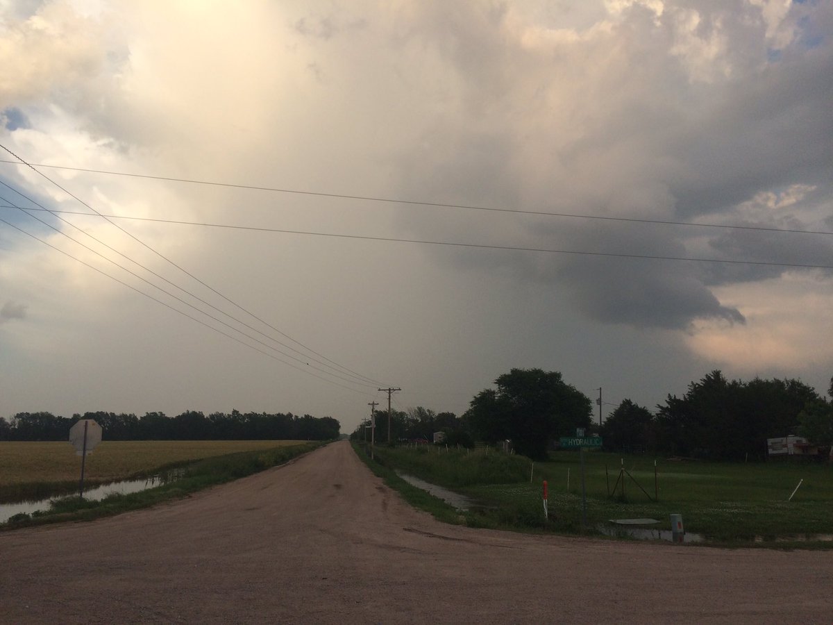 CoryHarkleroad's tweet image. Looking East hydralic and 120 #kswx