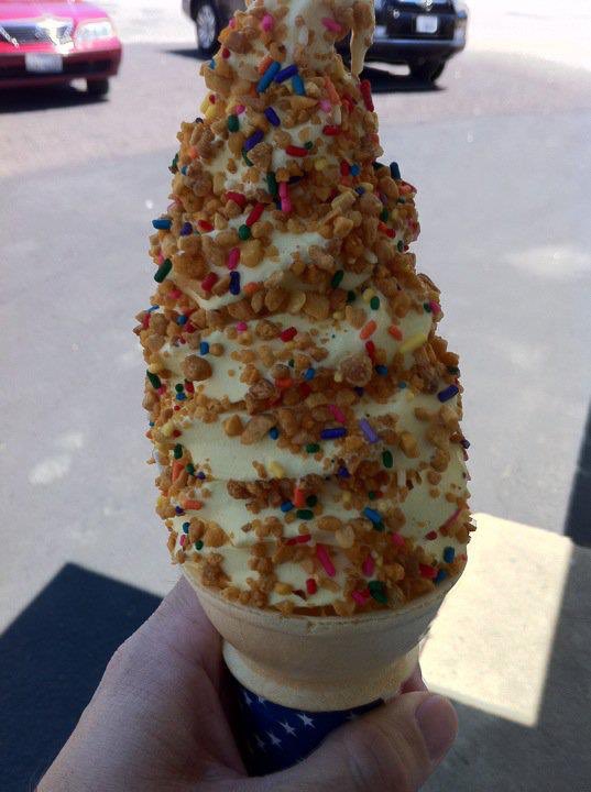 PittsfieldProbs's tweet photo. Only thing that's good about summer 😍🍦 #DariRipple #PittsfieldIlPerks https://t.co/WTQ4HGqLfE