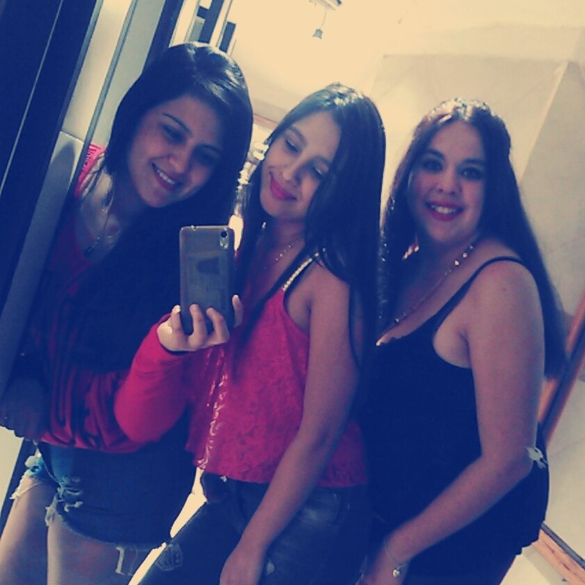 maisaayelen's tweet photo. Pre fiesta #CHNB AMIGAS https://t.co/goAztg85aV