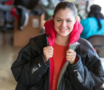 Simple_Giving's tweet photo. A Life-Saving Coat for the #Homeless https://t.co/1ZToiRI6DI https://t.co/3AH216wHLz