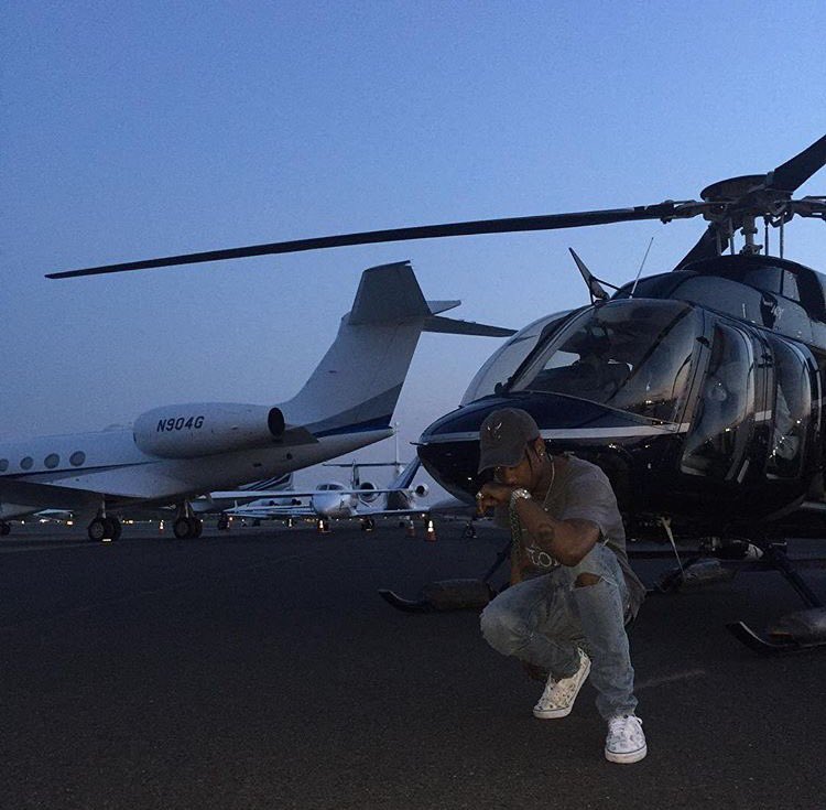 DESIREDOTINK's tweet photo. Travis Scott landed, NYC 📍🚁 https://t.co/kKRsdDNv8a