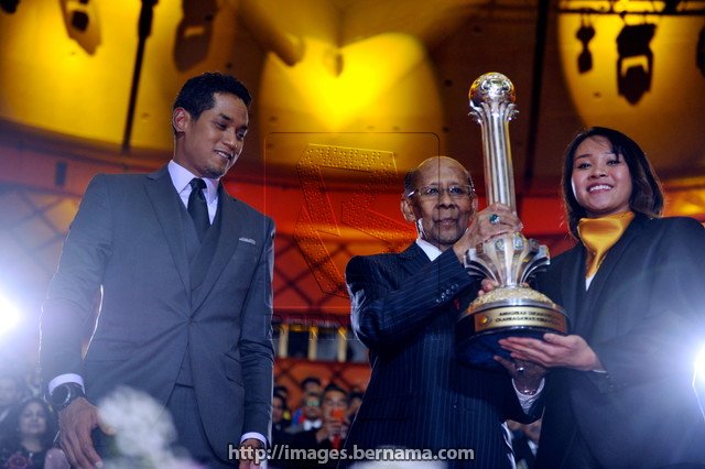 isnmalaysia's tweet photo. Anugerah suntik semangat @Pandelela_R buru pingat di Rio https://t.co/k2Cao4YV2x #ASN2015 https://t.co/LOX19u8mXc