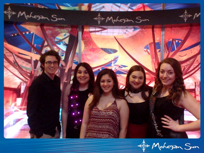 manda__garcia's tweet photo. twenty fun Life is the unlimited possibilities all around us... #MoheganSun https://t.co/1Khu78psBK https://t.co/VzBQ6IHV7o