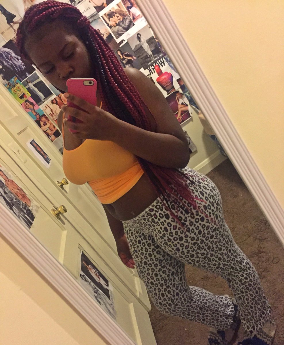 d3jaboo's tweet photo. 🌚💕 https://t.co/FVODuZo3OO