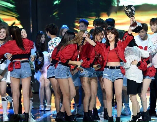 267JN's tweet photo. #GoodLuck2ndWin 
#AOA ❤️🎉 https://t.co/WZiCzqTNAK