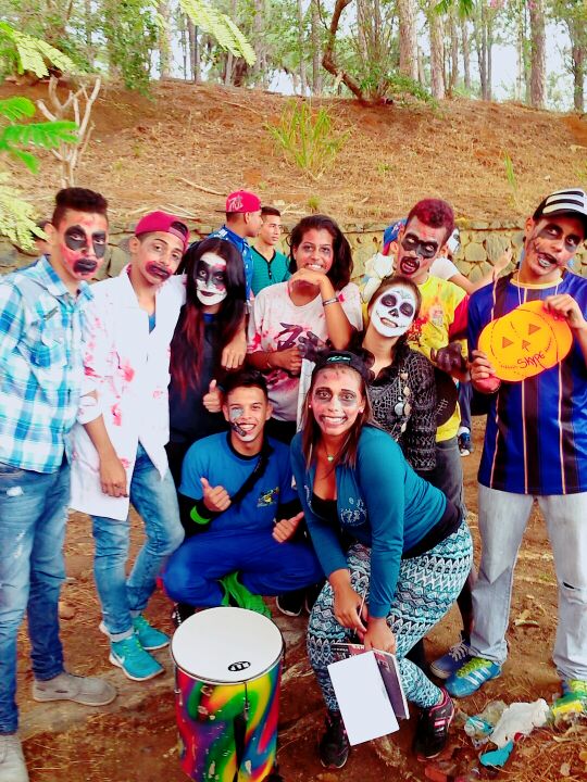 fernandoarc_'s tweet photo. Algunos chicos de la mejor patrulla de todas! ~ Skype ~
#RecreFamily Curso 2016. https://t.co/hP5S2z9KO7