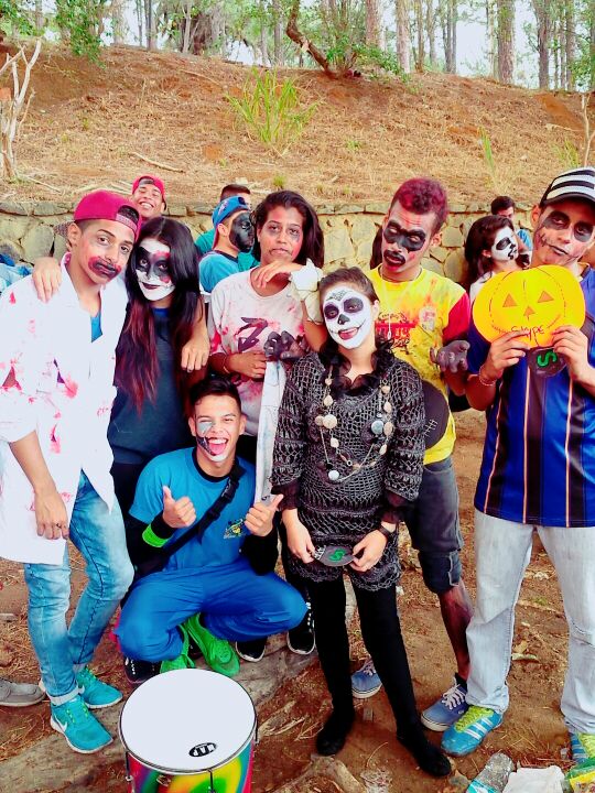 fernandoarc_'s tweet photo. Algunos chicos de la mejor patrulla de todas! ~ Skype ~
#RecreFamily Curso 2016. https://t.co/hP5S2z9KO7