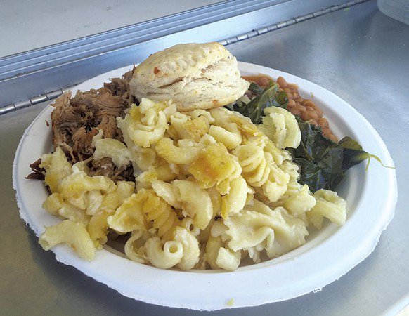 sevendaysvt's tweet photo. It's food truck season in Vermont! #vt https://t.co/rhupeP3dve https://t.co/JdKhyYNzTn