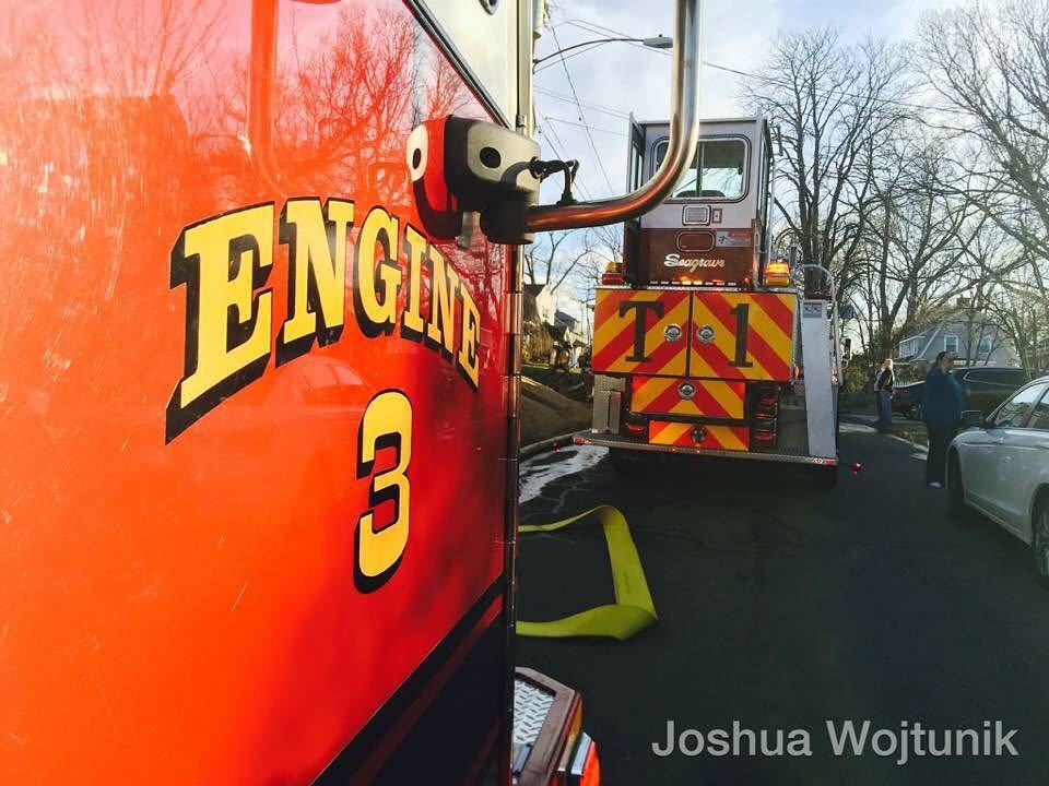 AFireStation's tweet image. Found this cool photo, not mine #engine3 #truck1 #MFD #meriden #meridenfire #workingfire #fireshowing #feuerwehr #k…