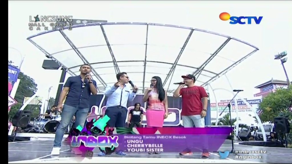 dahSyatMusik789's tweet photo. Besok jangan lupa nonton Inbox lagi ya, karena ada @UNGU_Tweet @Cherrybelleindo dan @2racunYS #Nginbox https://t.co/gvjRxMzaZs
