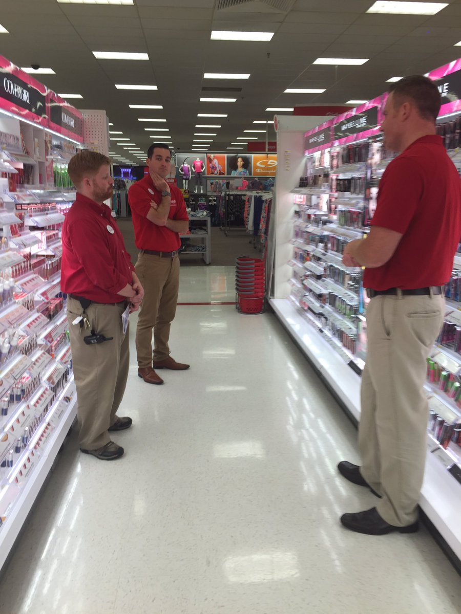 T918 Paul and Mike running double digit comps in Cosmetics! Awesome visit. @JoltinJoeM  <a href="/justinadamburns/">Justin Burns</a> <a href="/NeelsTGT/">Jason Neels</a>