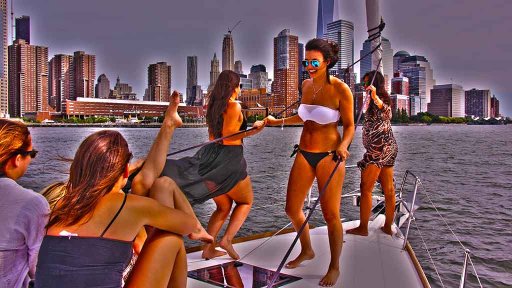 sailnyccom's tweet photo. #SAIL #NYC on a private #YACHT @EricGoldie @EverythingNYC @HobokenGirlBlog @SuccessWTeamwrk https://t.co/0BgL9QrVSe https://t.co/JIh2BgTOdh