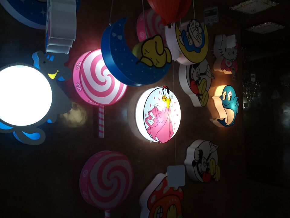 Олон улсын хүүхдийн эрхийг хамгаалах өдрийг тохиолдуулан онцгой хямдрал болон бэлэгтэй худалдаа зарлалаа.