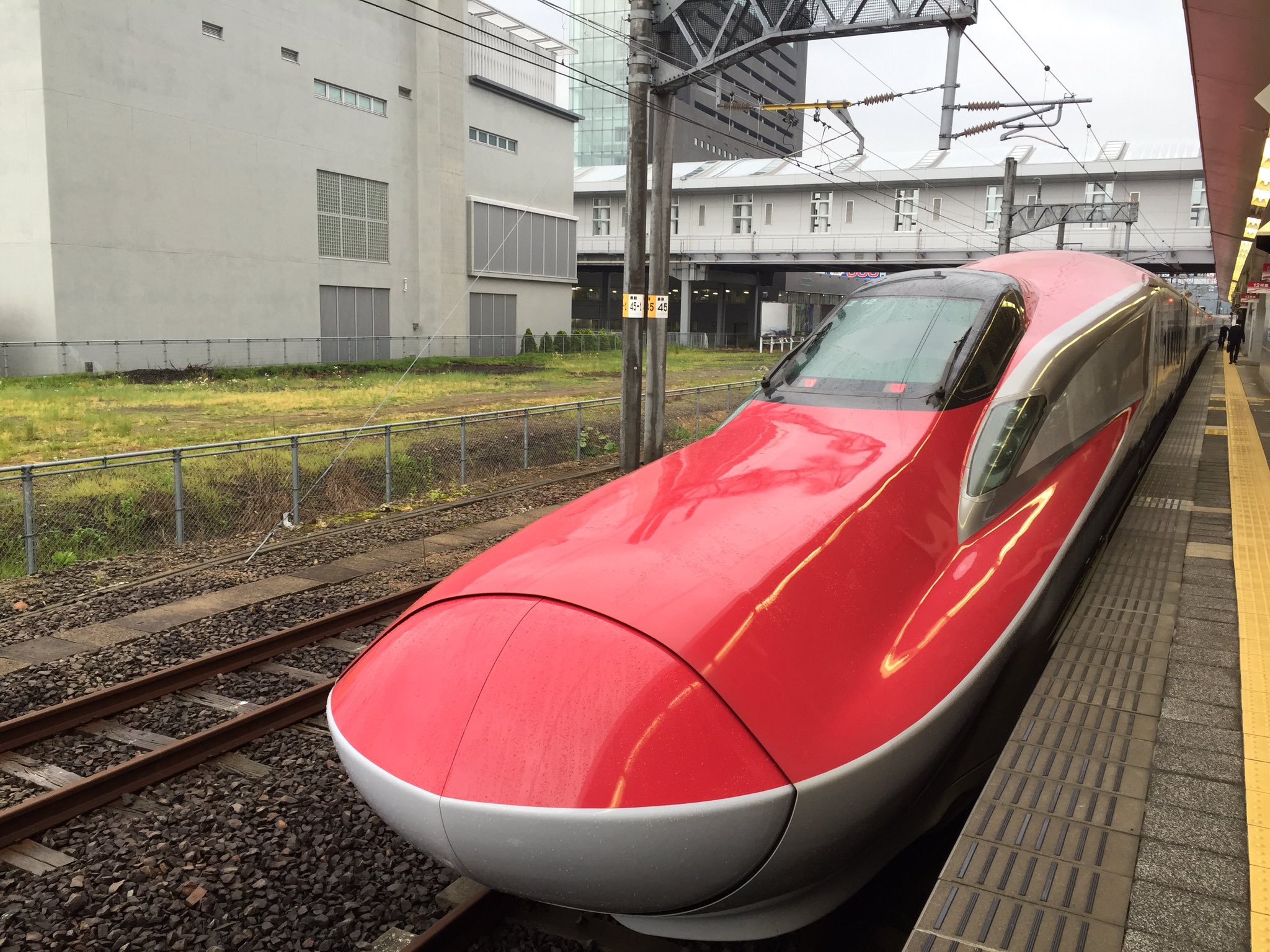Kohei Tsukamoto 始発の新幹線スーパーこまちで東京 秋田駅でのスーパーこまち 東京駅に並んだｅ５系東北新幹線 はやぶさとｅ６系秋田新幹線スーパーこまちの連結 最新型のｅ７系北陸新幹線かがやき やはり13 15mのロングノーズにときめく私は東北人です