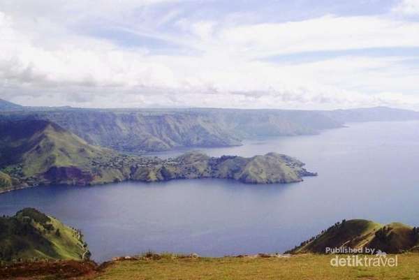 detikcom's tweet photo. Ini Keunggulan Danau Toba Dibanding Destinasi Lainnya https://t.co/b6t4ycgQms via @detikTravel https://t.co/PGzJgk94Zi