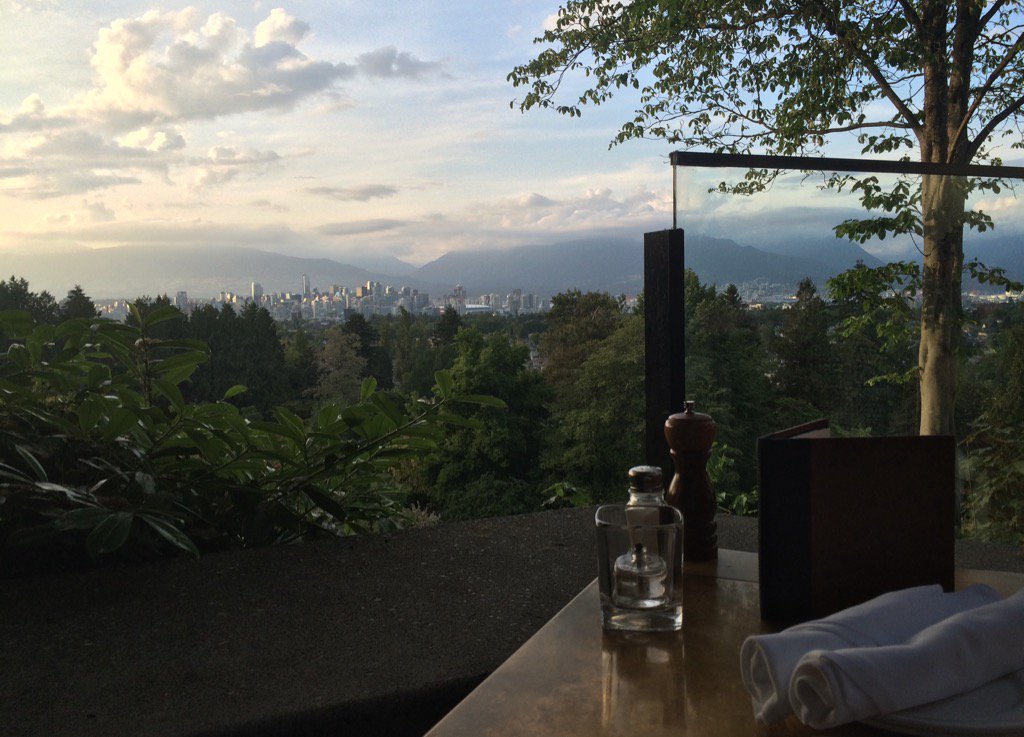 JayeTweet's tweet photo. This is so GORGEOUS😍 I have the best boyfriend ever @MaxThePuma #birthday #dinner #SeasonsInThePark #table94 https://t.co/rLBxo0mrvn