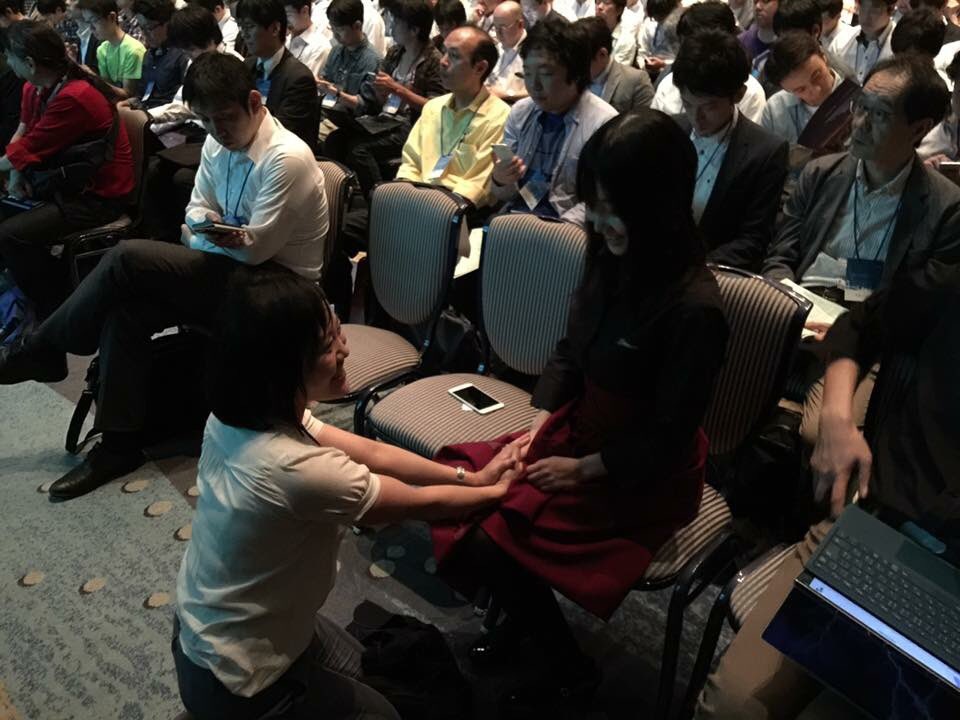 chomado's tweet image. #decode16
2日目の朝イチのセッションで、
登壇10分前、
緊張して朝ごはん吐きそうになってた時に
励ましてくれた天使！！！