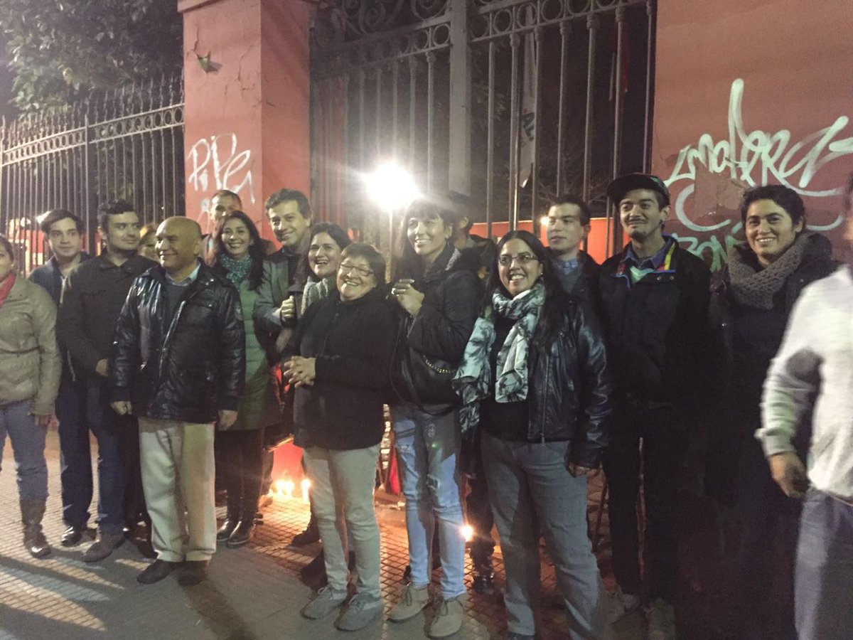 AleVargasG's tweet photo. Esta noche acompañando la justa demanda de @RED_OSS . Subvención para la Prevención! ! https://t.co/2KmLwVMYv0