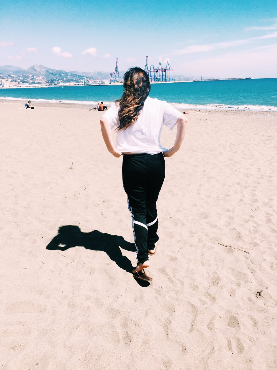 nadzzz7's tweet image. my pants are always slipping #petiteproblems