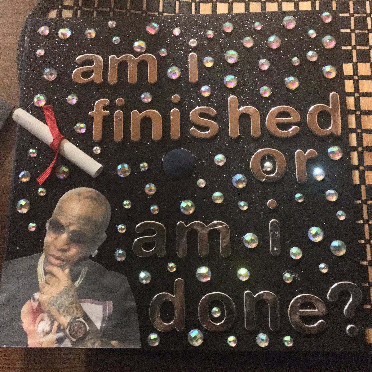FameAdventura's tweet photo. My sister's graduation cap lol 😂 #StraightFool https://t.co/WNzOHV8aDA